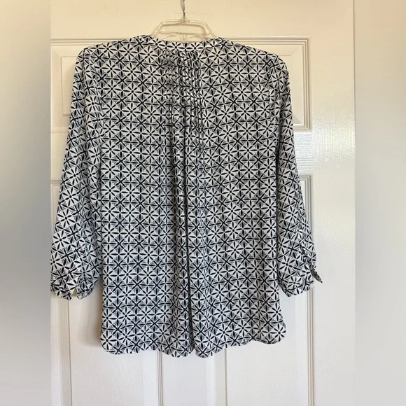 NOT YOUR DAUGHTER’S JEANS NYDJ Button Up Blouse Pleated Back Covered Buttons XS - Picture 5 of 9